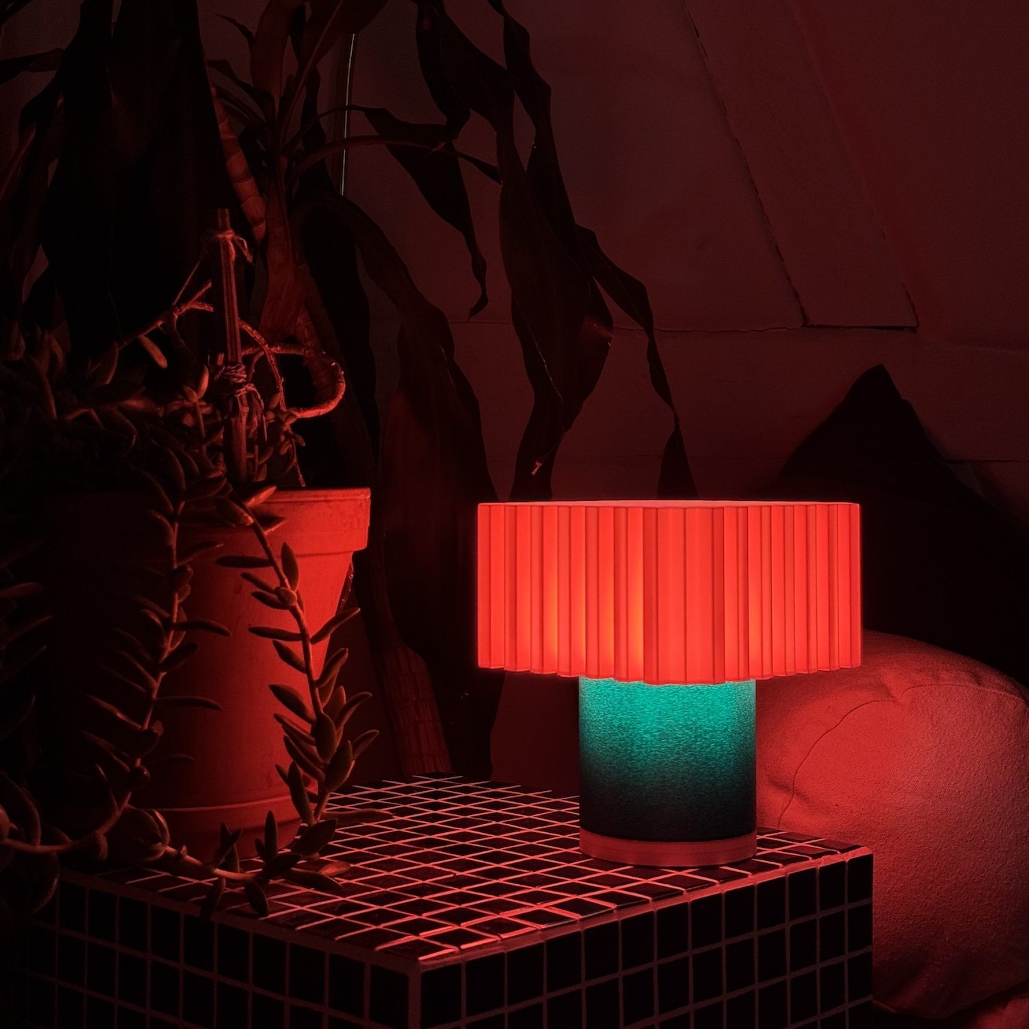 Chroma Retro, leuchtet warm bei Nacht, weitere Ansicht